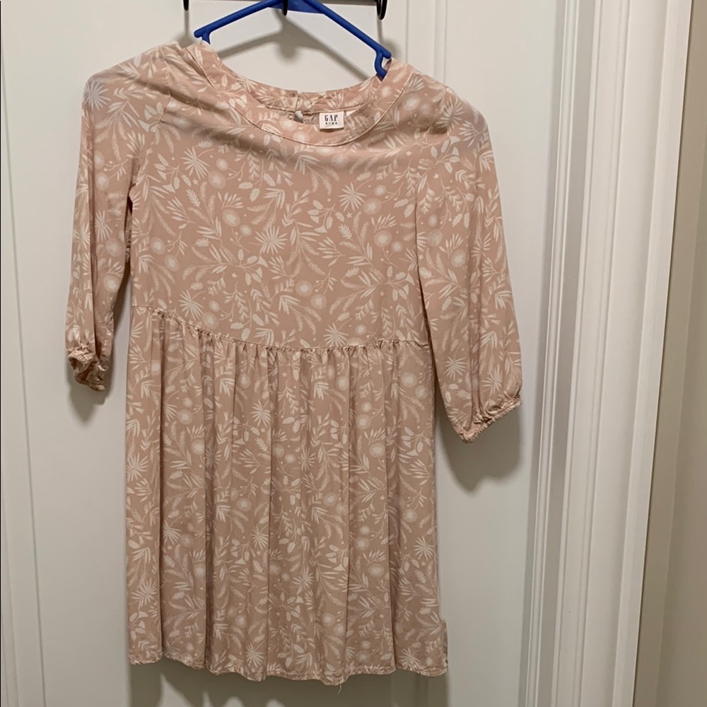 Adorable & charming GAP Girl’s Floral Beige Dress. Pre-owned.size:M.